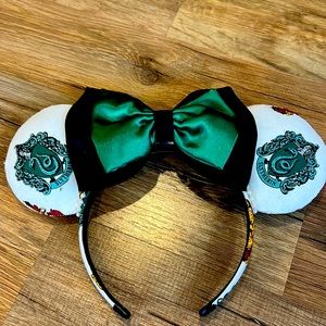 Hogwarts Mickey ears black and green